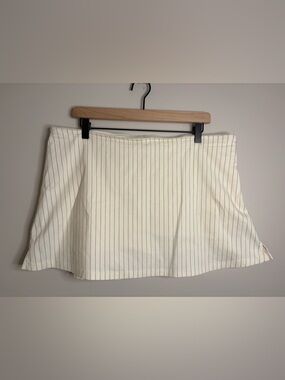 Women’s Wild Fable white pinstripe mini skort w/side zipper closure size XL NWT